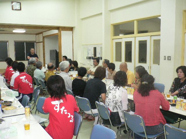 学園食堂にて、谷村さん・親の会・職員と交流会を行いました。